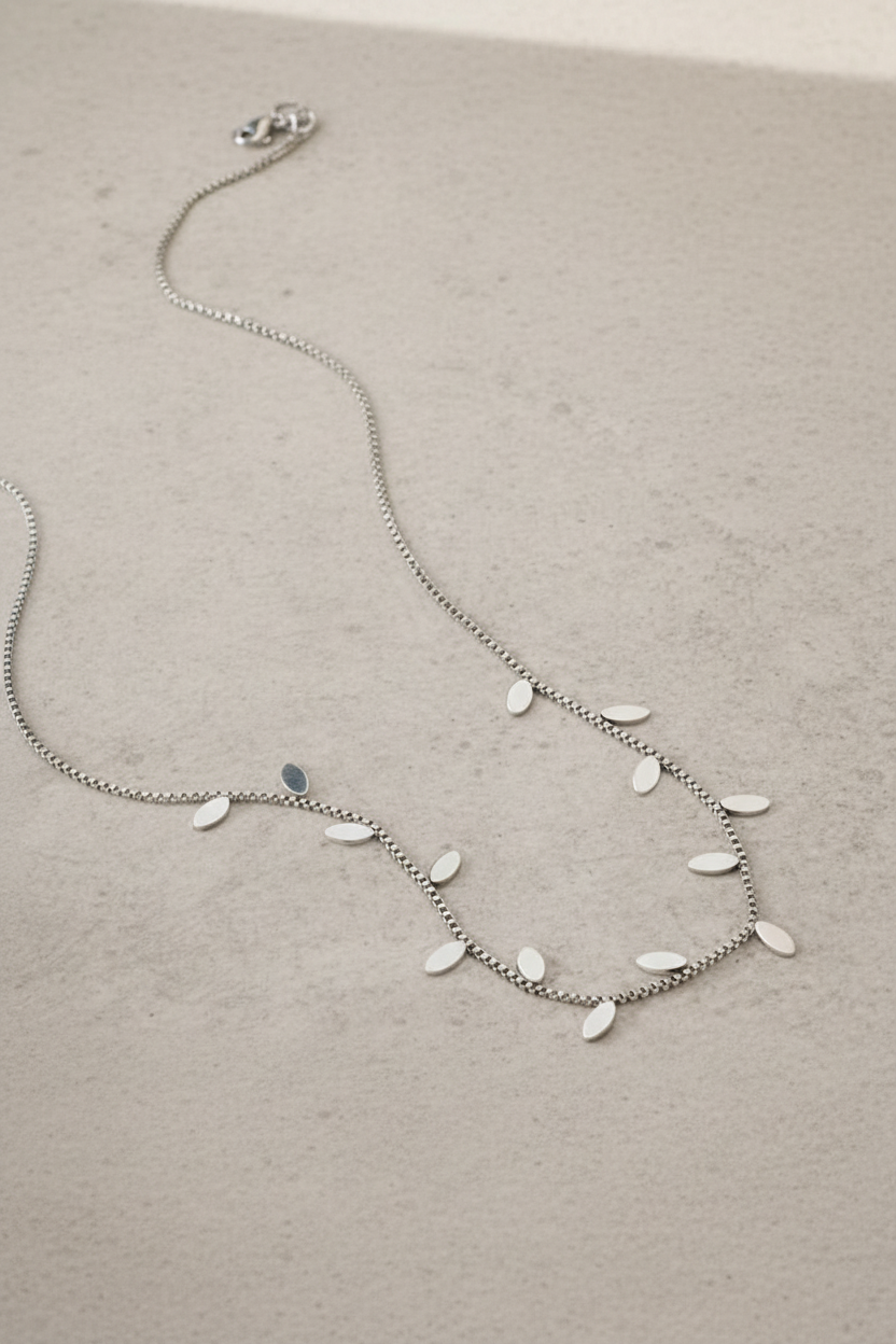 Alternating Leaf Necklace Silver Product Shot